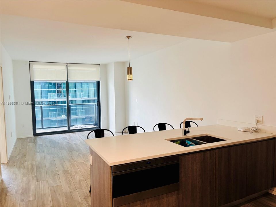 Recently Rented: $4,150 (1 beds, 2 baths, 849 Square Feet)