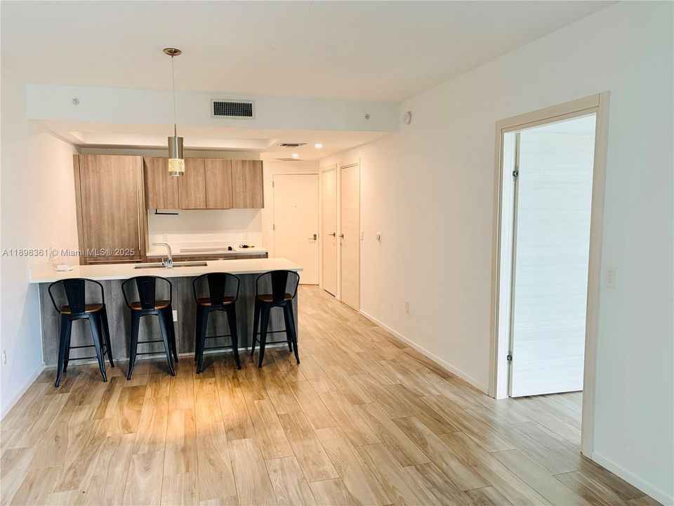 Recently Rented: $4,150 (1 beds, 2 baths, 849 Square Feet)