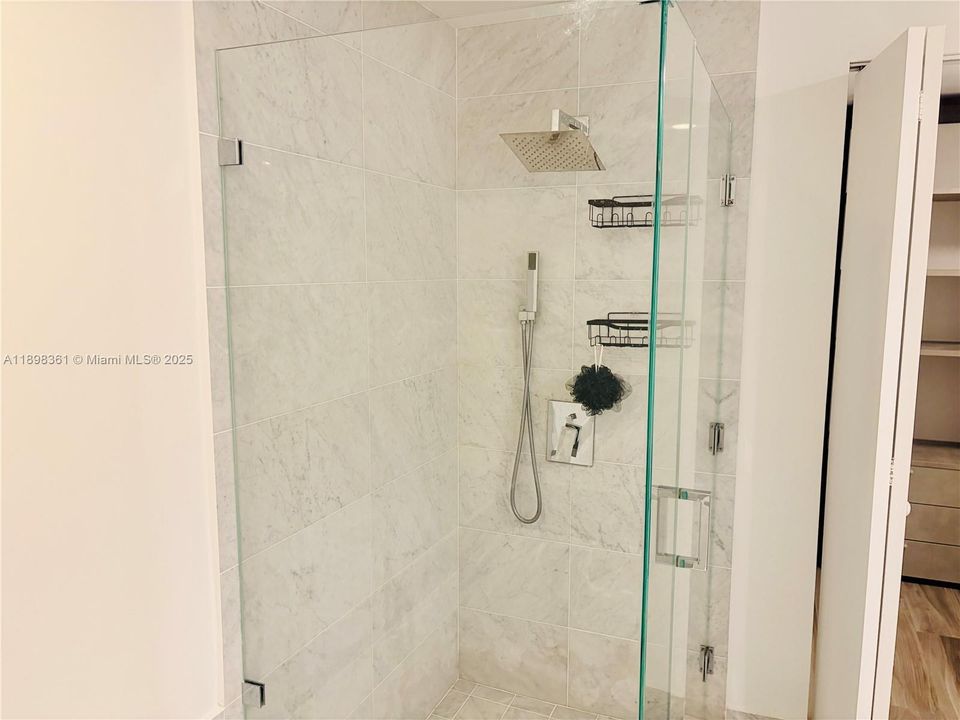 Recently Rented: $4,150 (1 beds, 2 baths, 849 Square Feet)