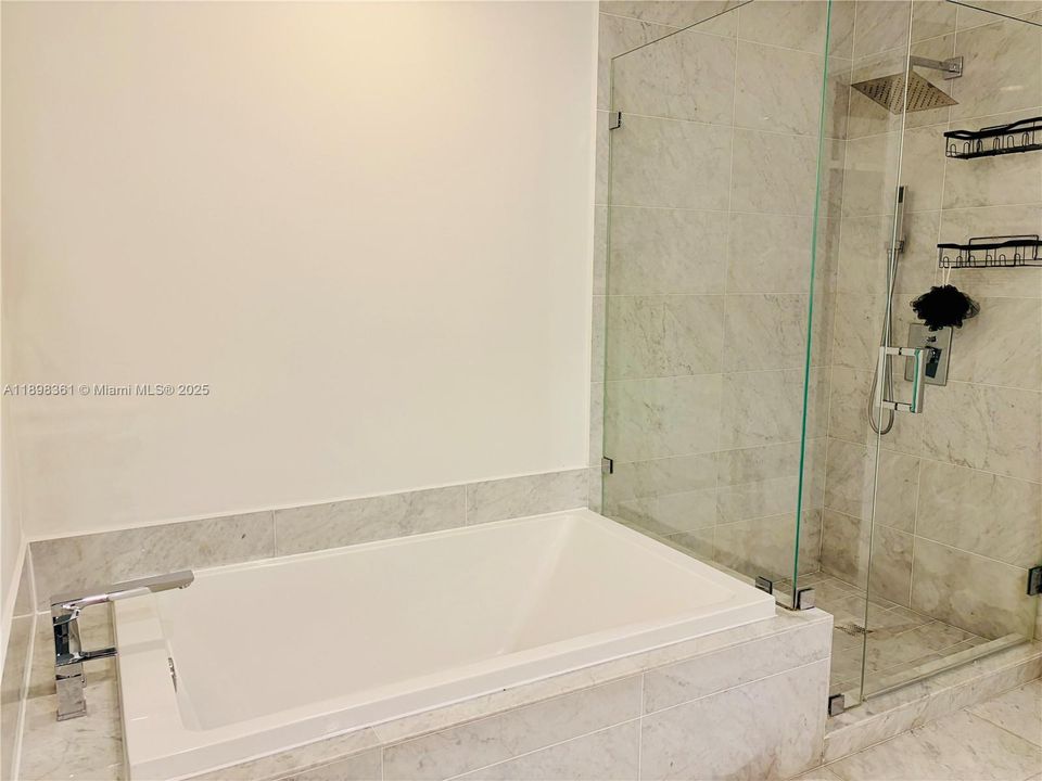 Recently Rented: $4,150 (1 beds, 2 baths, 849 Square Feet)