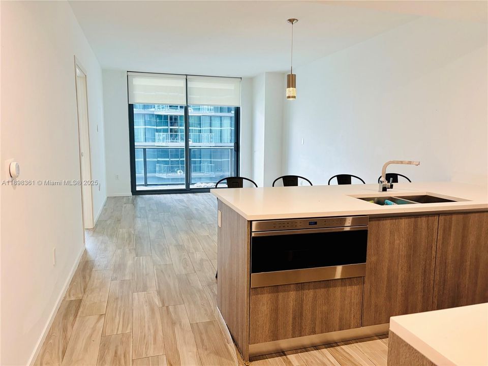 Recently Rented: $4,150 (1 beds, 2 baths, 849 Square Feet)