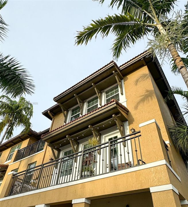 For Rent: $3,250 (3 beds, 3 baths, 1745 Square Feet)