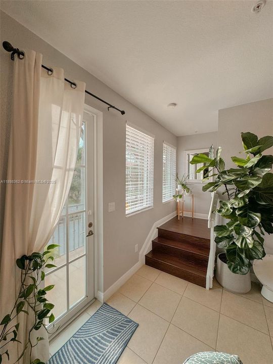 For Rent: $3,250 (3 beds, 3 baths, 1745 Square Feet)