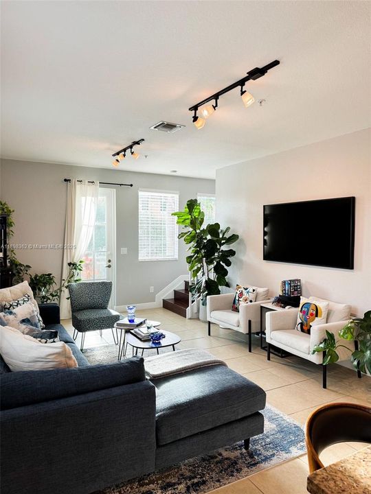 For Rent: $3,250 (3 beds, 3 baths, 1745 Square Feet)