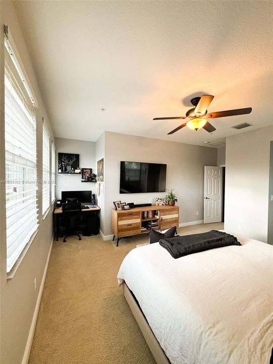 For Rent: $3,250 (3 beds, 3 baths, 1745 Square Feet)