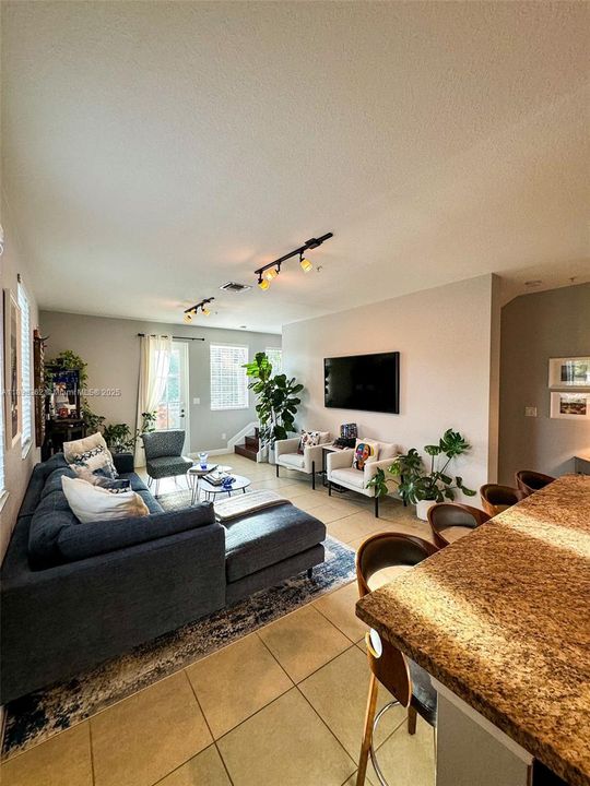 For Rent: $3,250 (3 beds, 3 baths, 1745 Square Feet)