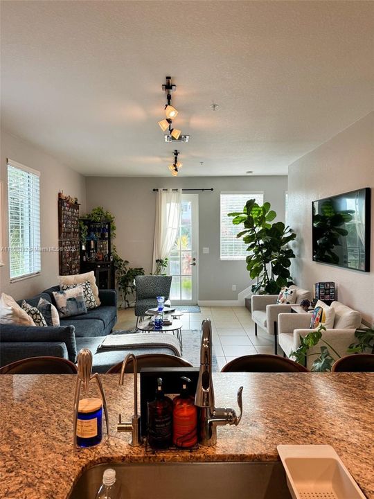 For Rent: $3,250 (3 beds, 3 baths, 1745 Square Feet)