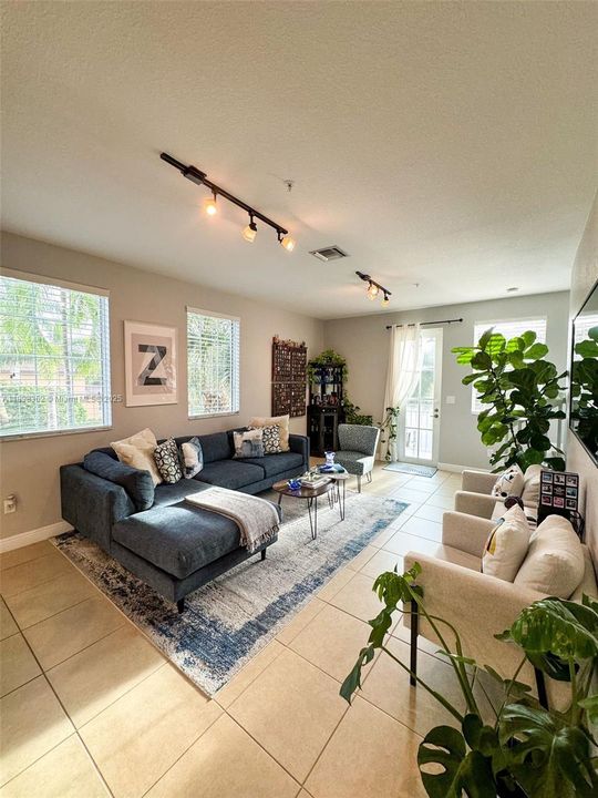 For Rent: $3,250 (3 beds, 3 baths, 1745 Square Feet)