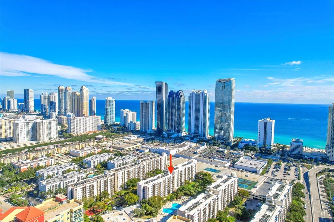 待售: $183,000 (1 贝兹, 1 浴室, 640 平方英尺)