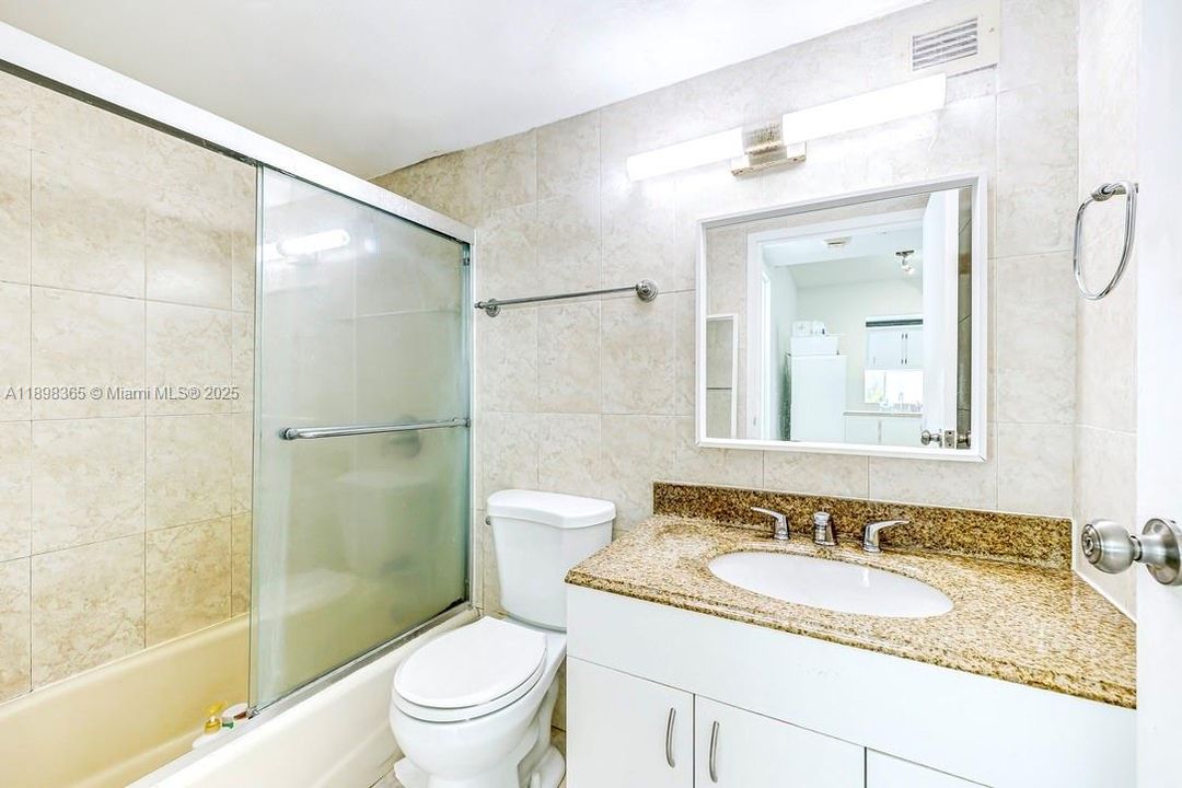 待售: $183,000 (1 贝兹, 1 浴室, 640 平方英尺)