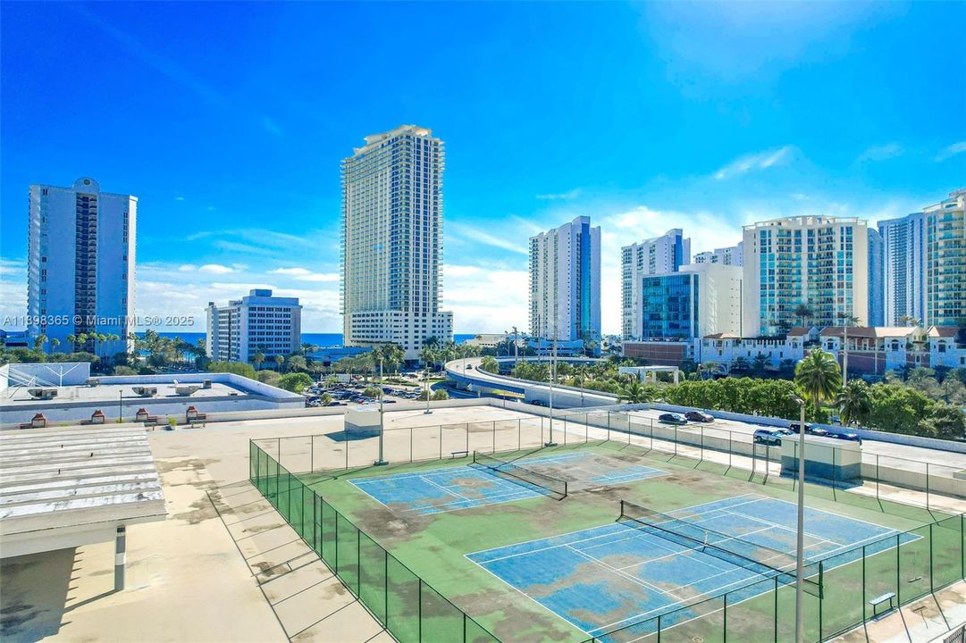 待售: $183,000 (1 贝兹, 1 浴室, 640 平方英尺)