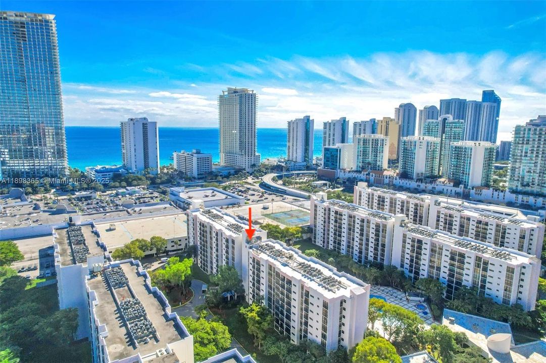 待售: $183,000 (1 贝兹, 1 浴室, 640 平方英尺)