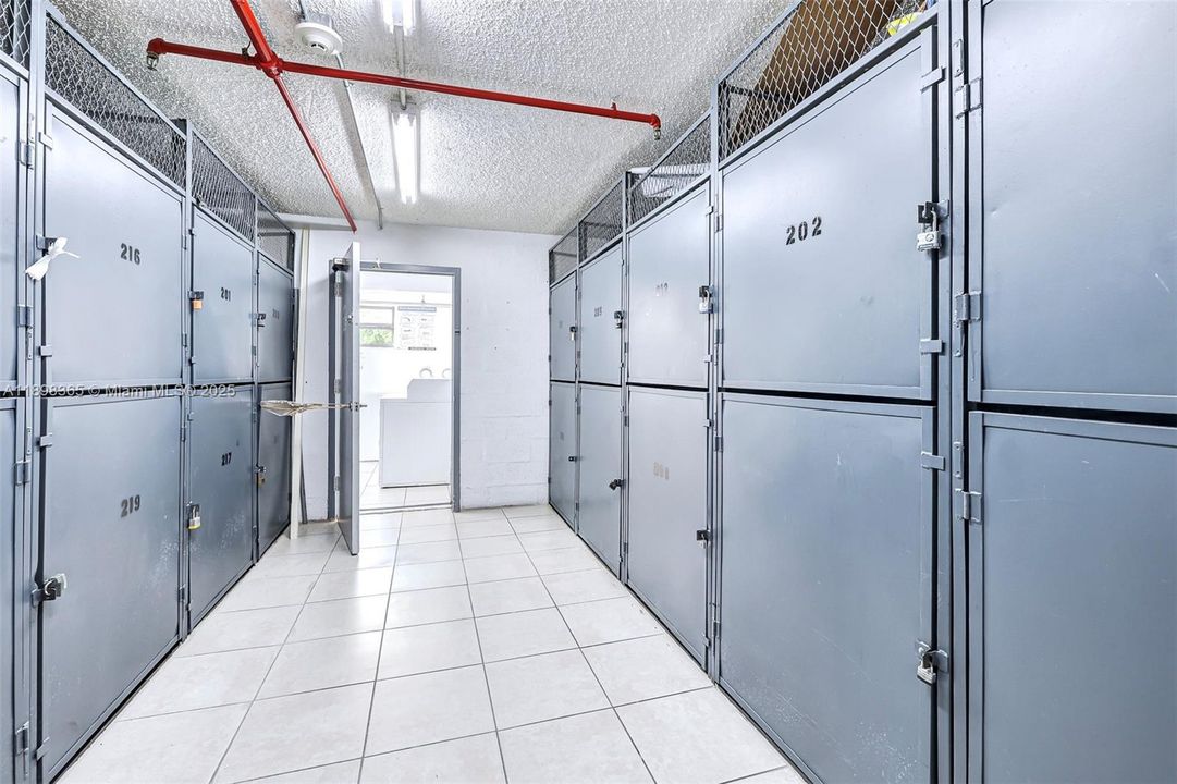 待售: $183,000 (1 贝兹, 1 浴室, 640 平方英尺)