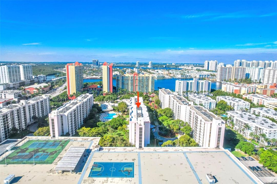 待售: $183,000 (1 贝兹, 1 浴室, 640 平方英尺)