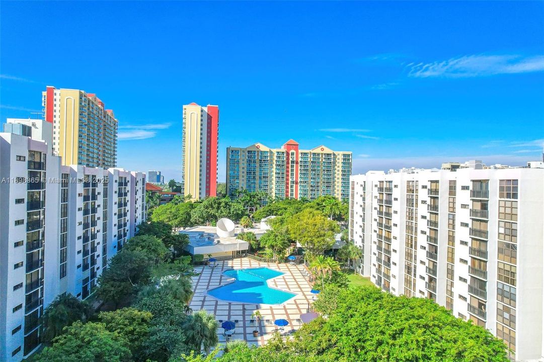 待售: $183,000 (1 贝兹, 1 浴室, 640 平方英尺)