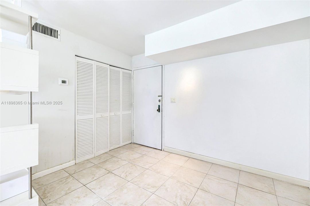 待售: $183,000 (1 贝兹, 1 浴室, 640 平方英尺)