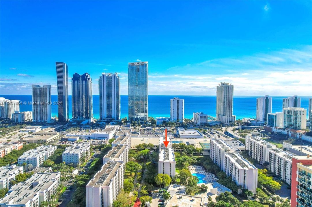 待售: $183,000 (1 贝兹, 1 浴室, 640 平方英尺)