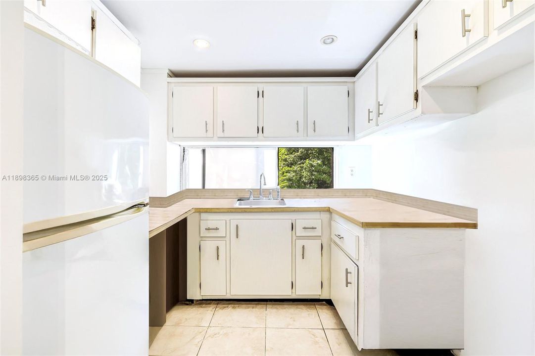 待售: $183,000 (1 贝兹, 1 浴室, 640 平方英尺)