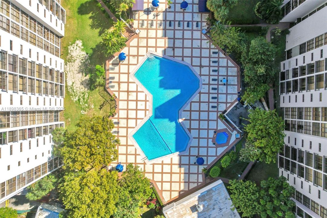 待售: $183,000 (1 贝兹, 1 浴室, 640 平方英尺)