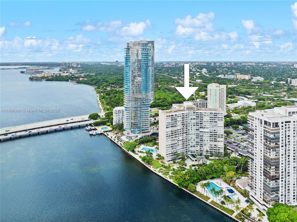 Недавно продано: $490,000 (2 спален, 2 ванн, 1357 Квадратных фут)