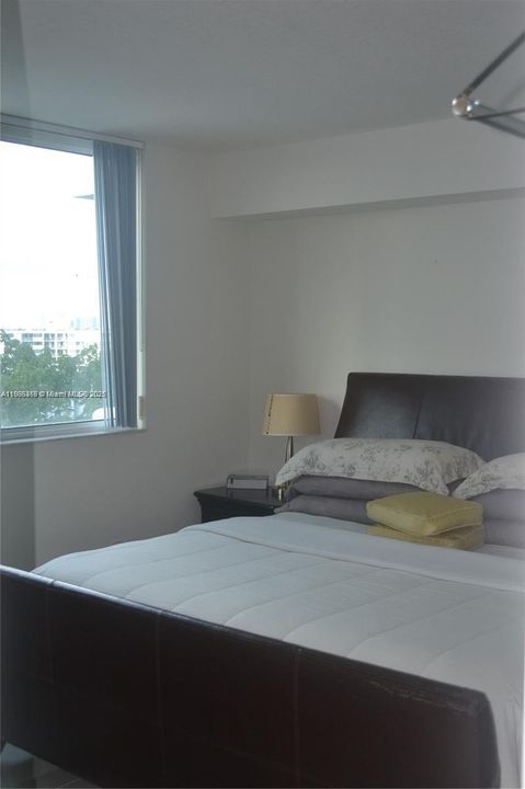 Activo con contrato: $325,000 (2 camas, 2 baños, 857 Pies cuadrados)