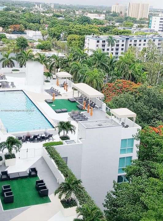 Activo con contrato: $325,000 (2 camas, 2 baños, 857 Pies cuadrados)