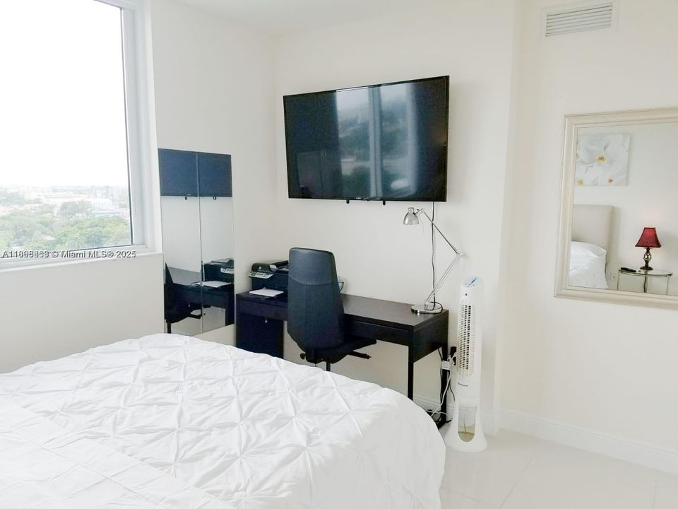 Activo con contrato: $325,000 (2 camas, 2 baños, 857 Pies cuadrados)