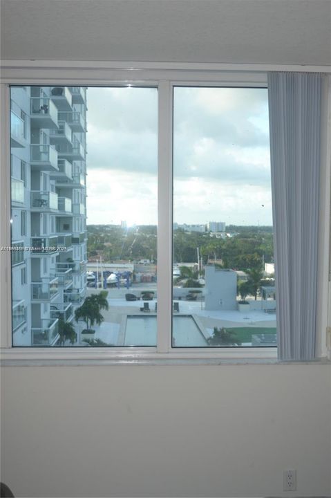 Activo con contrato: $325,000 (2 camas, 2 baños, 857 Pies cuadrados)