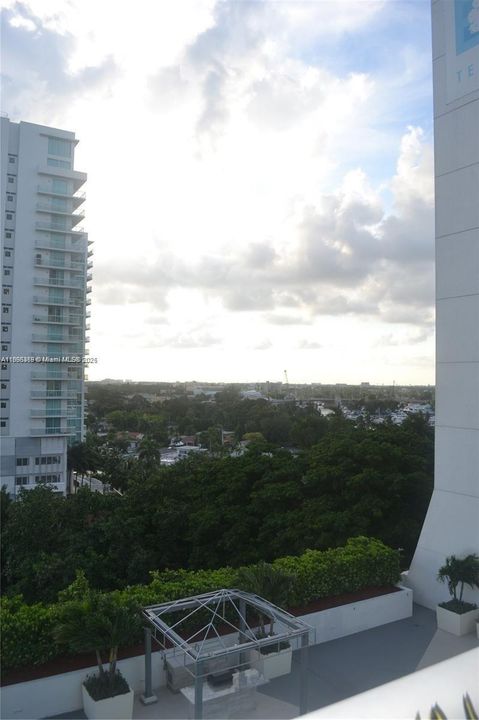 Activo con contrato: $325,000 (2 camas, 2 baños, 857 Pies cuadrados)