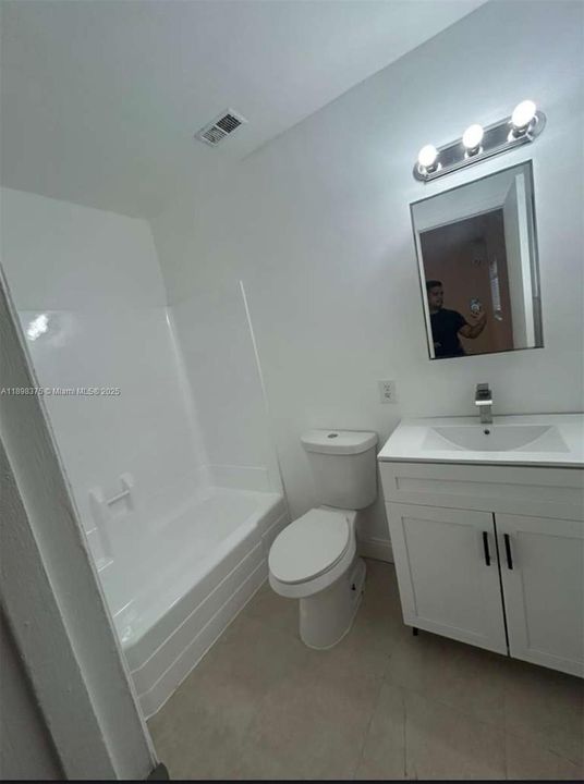 En Renta: $1,250 (0 camas, 1 baños, 2226 Pies cuadrados)