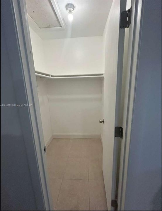 En Renta: $1,250 (0 camas, 1 baños, 2226 Pies cuadrados)