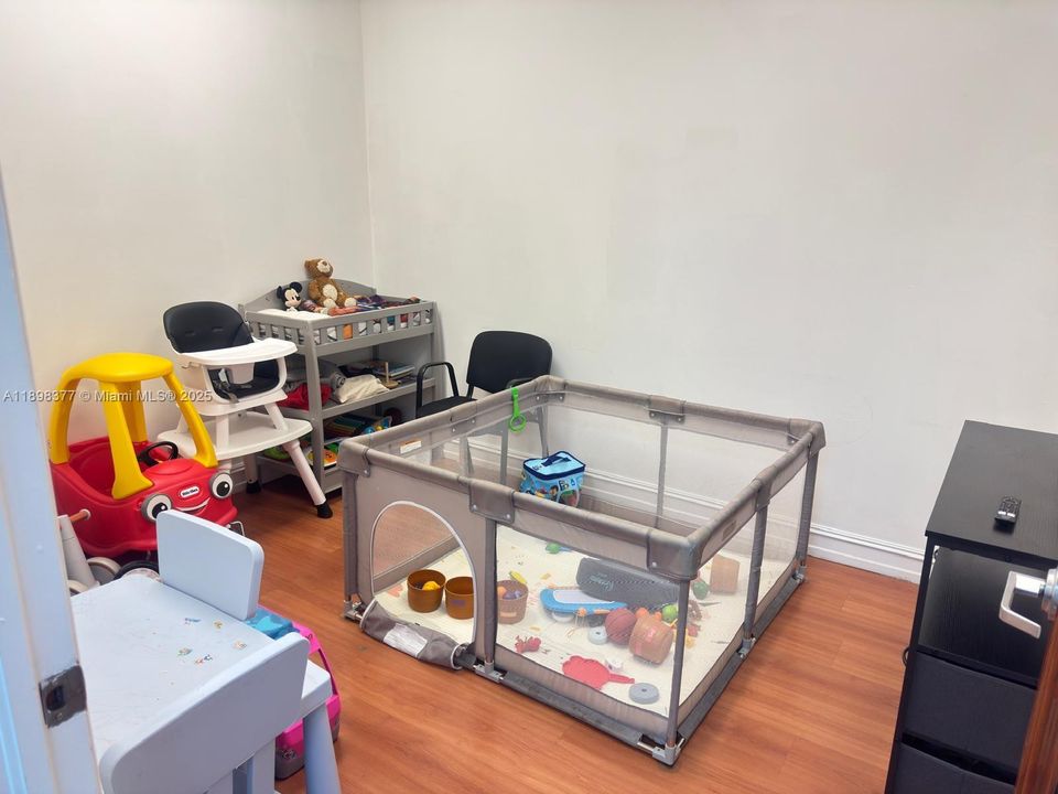 В аренду: $4,900 (0 спален, 0 ванн, 0 Квадратных фут)