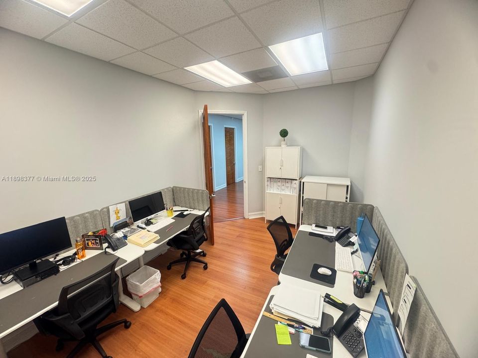 В аренду: $4,900 (0 спален, 0 ванн, 0 Квадратных фут)