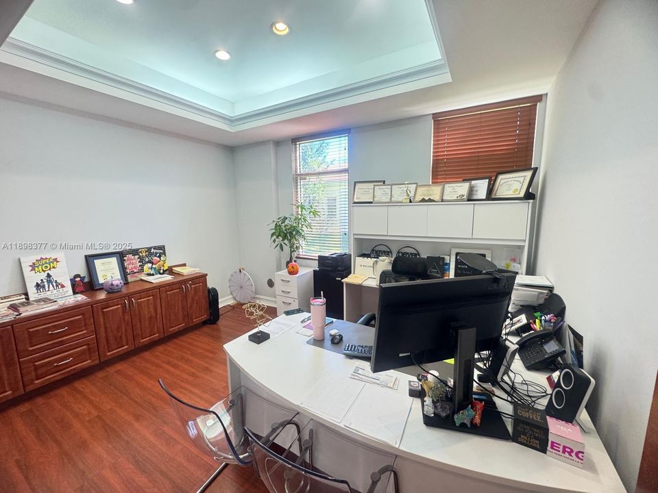 В аренду: $4,900 (0 спален, 0 ванн, 0 Квадратных фут)