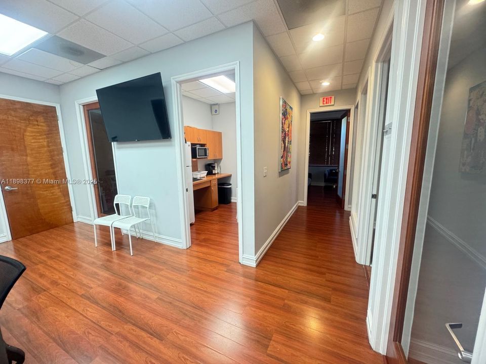 В аренду: $4,900 (0 спален, 0 ванн, 0 Квадратных фут)