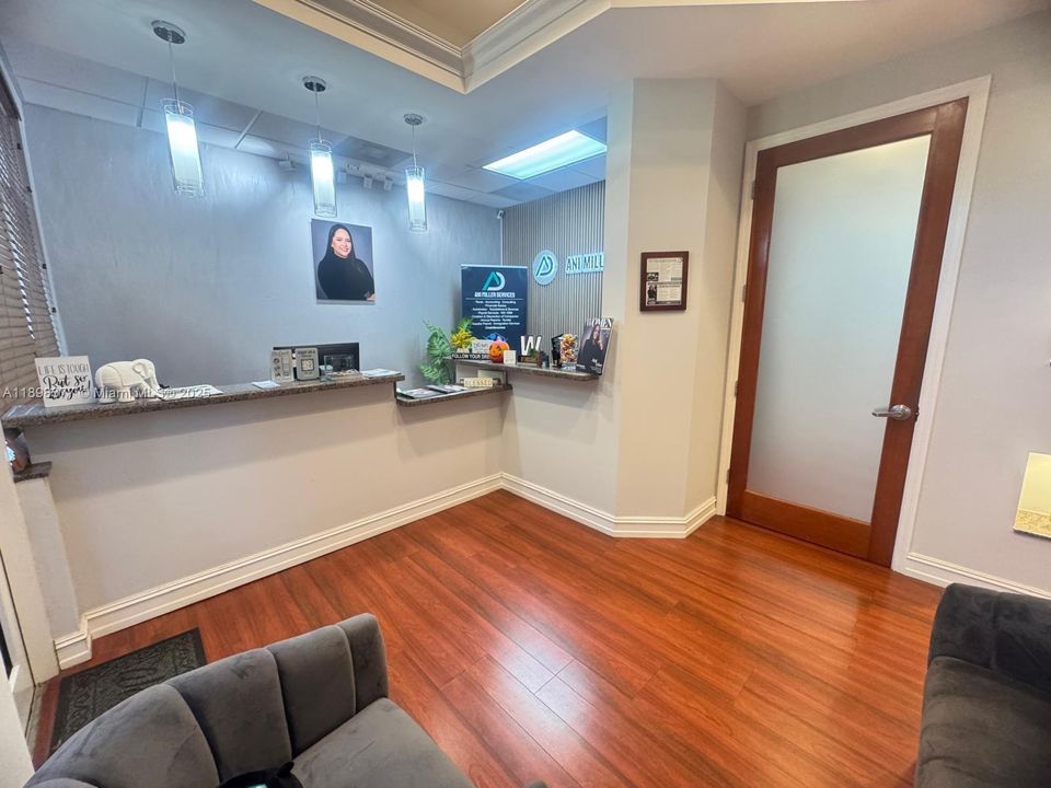 В аренду: $4,900 (0 спален, 0 ванн, 0 Квадратных фут)