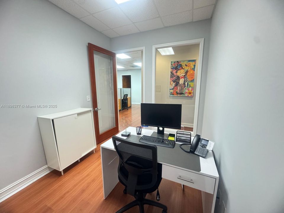 В аренду: $4,900 (0 спален, 0 ванн, 0 Квадратных фут)