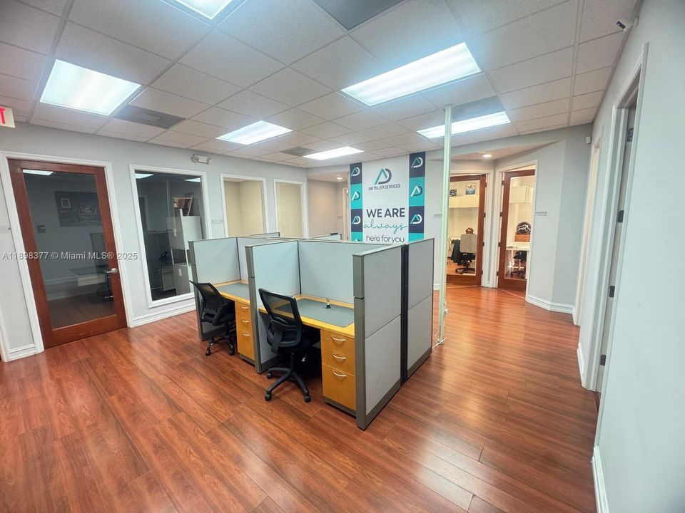 В аренду: $4,900 (0 спален, 0 ванн, 0 Квадратных фут)