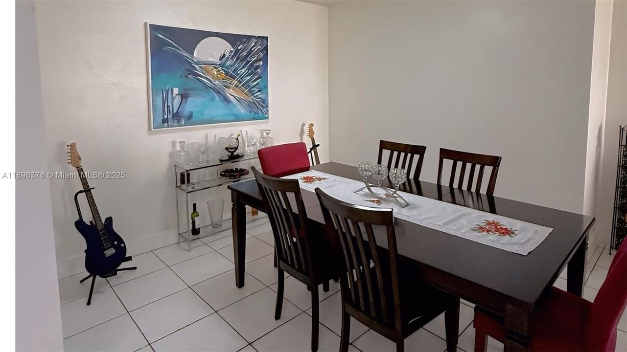 Active With Contract: $260,000 (3 beds, 1 baths, 952 Square Feet)