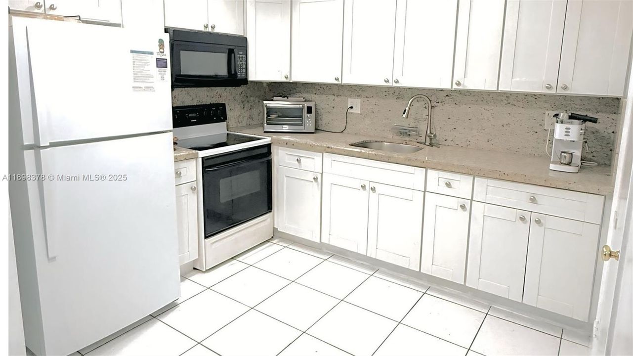 Active With Contract: $260,000 (3 beds, 1 baths, 952 Square Feet)