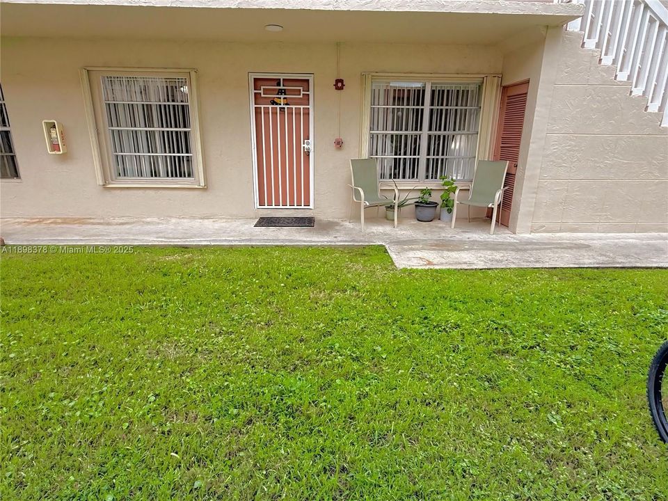 Active With Contract: $260,000 (3 beds, 1 baths, 952 Square Feet)