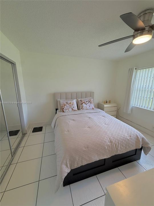 Active With Contract: $260,000 (3 beds, 1 baths, 952 Square Feet)