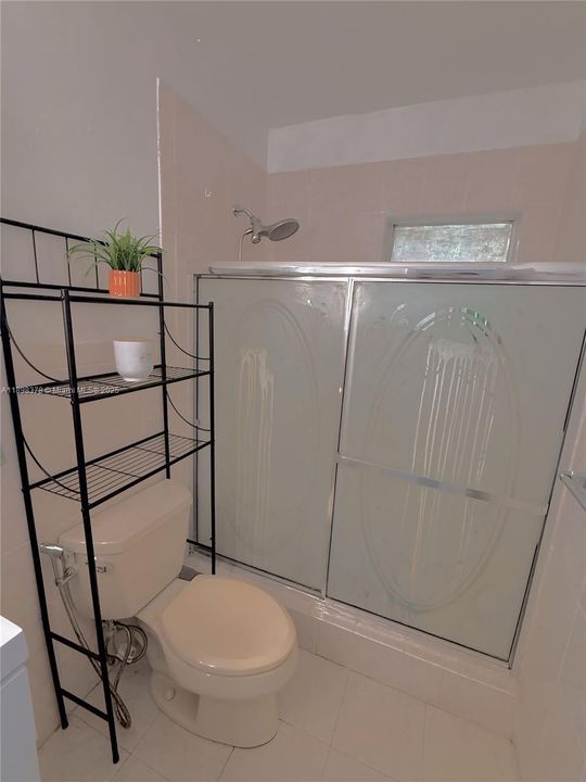 Active With Contract: $260,000 (3 beds, 1 baths, 952 Square Feet)