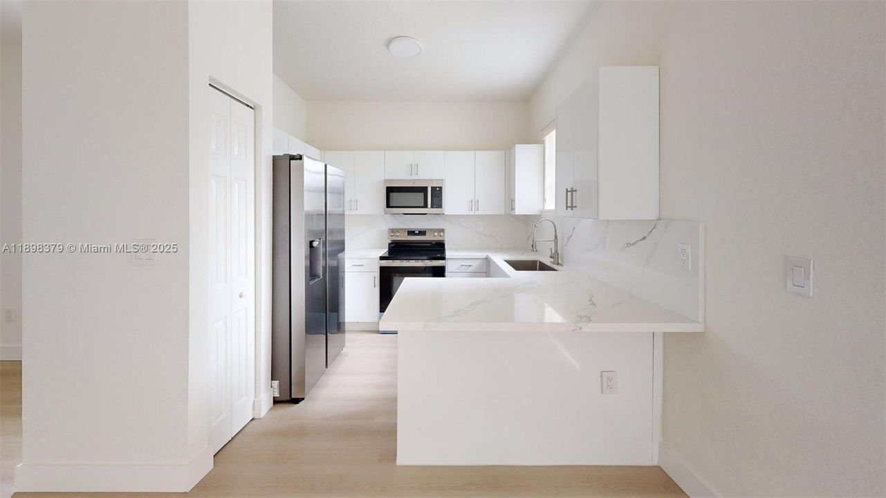 На продажу: $254,000 (3 спален, 2 ванн, 1194 Квадратных фут)