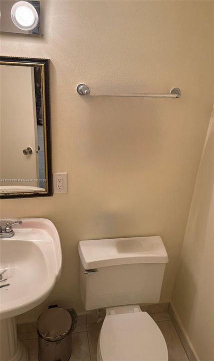 合同活跃: $2,000 (1 贝兹, 1 浴室, 925 平方英尺)