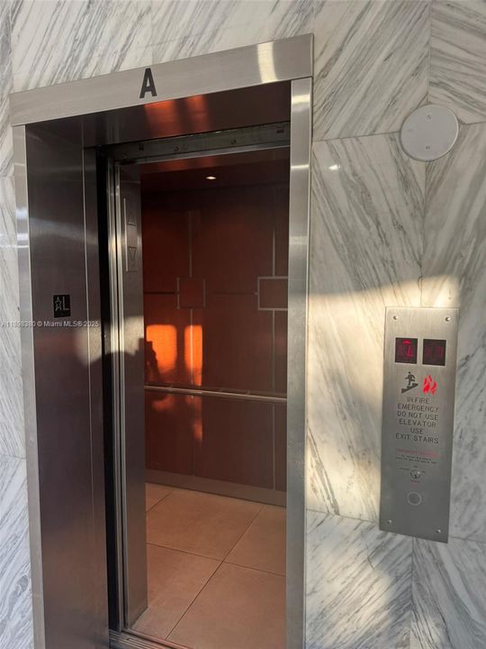 合同活跃: $2,000 (1 贝兹, 1 浴室, 925 平方英尺)