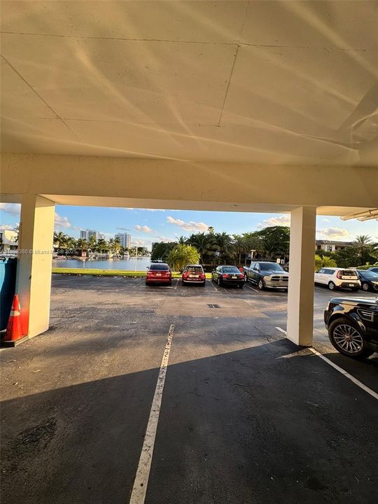 合同活跃: $2,000 (1 贝兹, 1 浴室, 925 平方英尺)