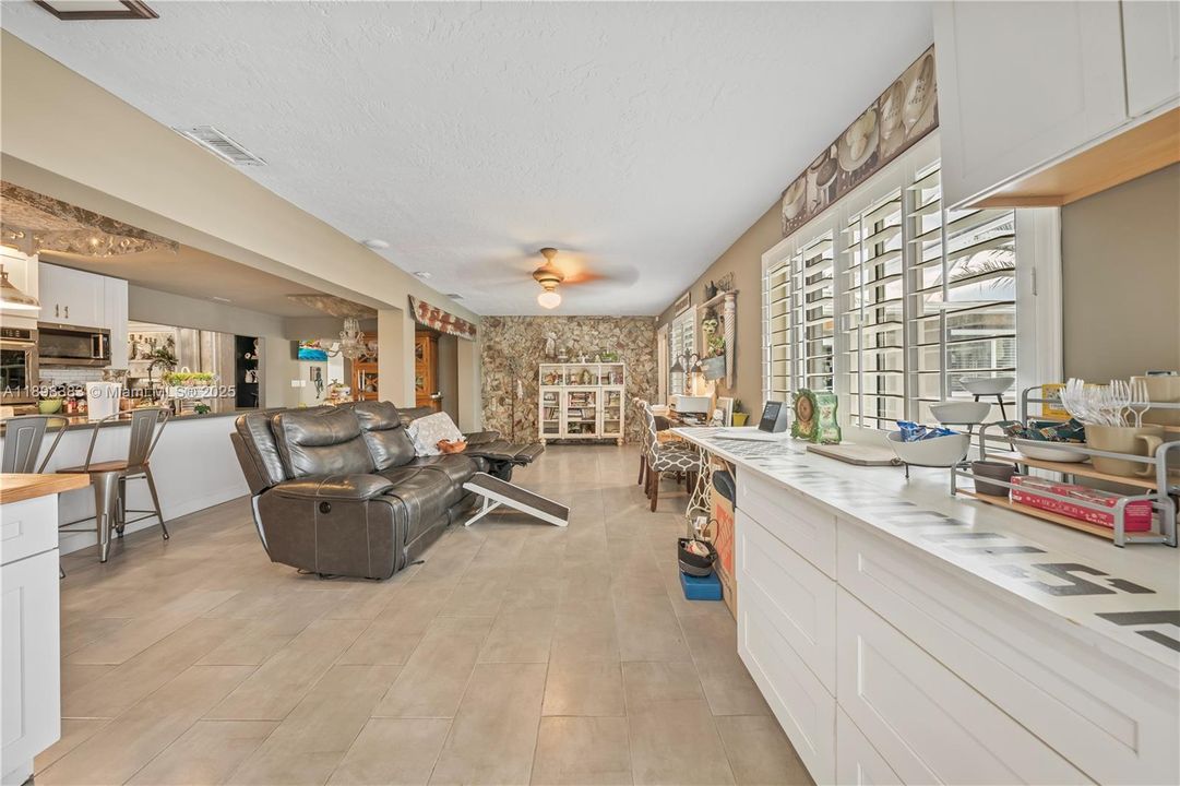 待售: $859,000 (3 贝兹, 2 浴室, 2306 平方英尺)