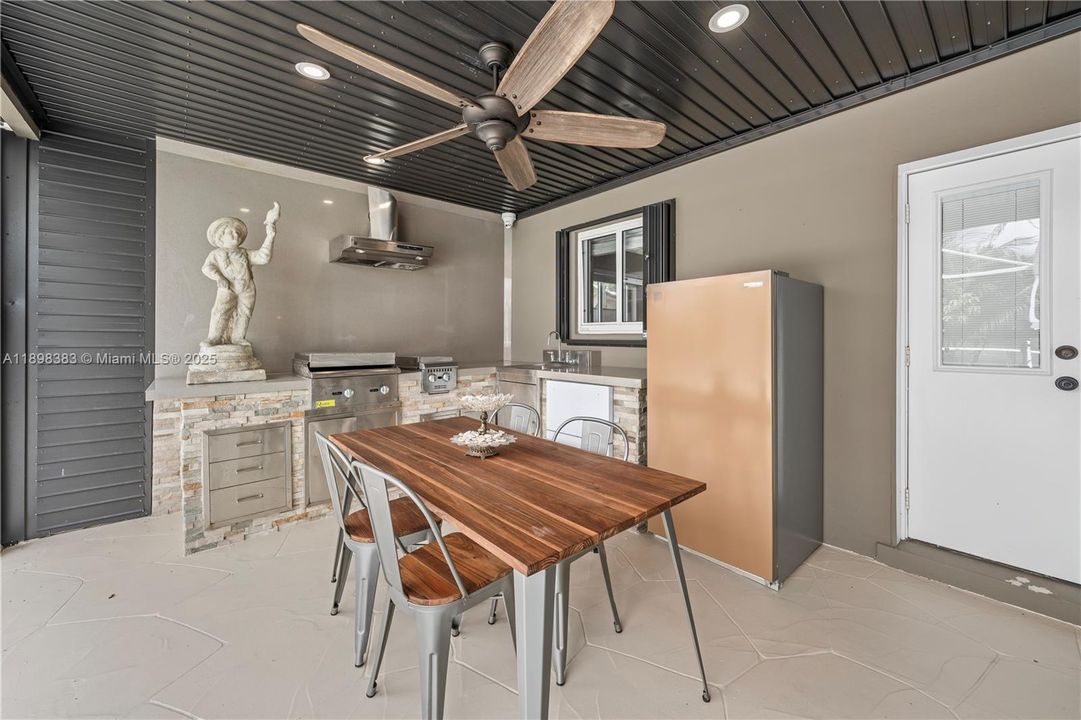 待售: $859,000 (3 贝兹, 2 浴室, 2306 平方英尺)