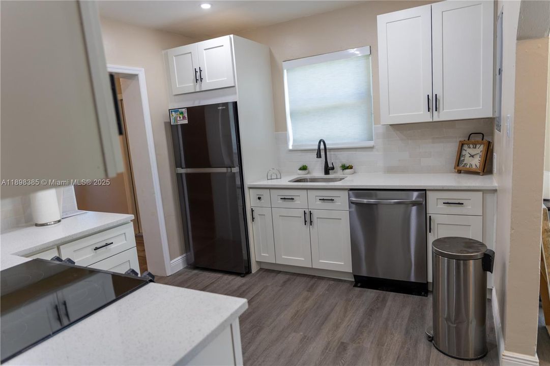 待售: $435,000 (3 贝兹, 1 浴室, 1023 平方英尺)